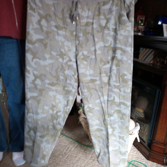 1 Pair of pants..2 side pockets ties in front - Picture 1 of 3